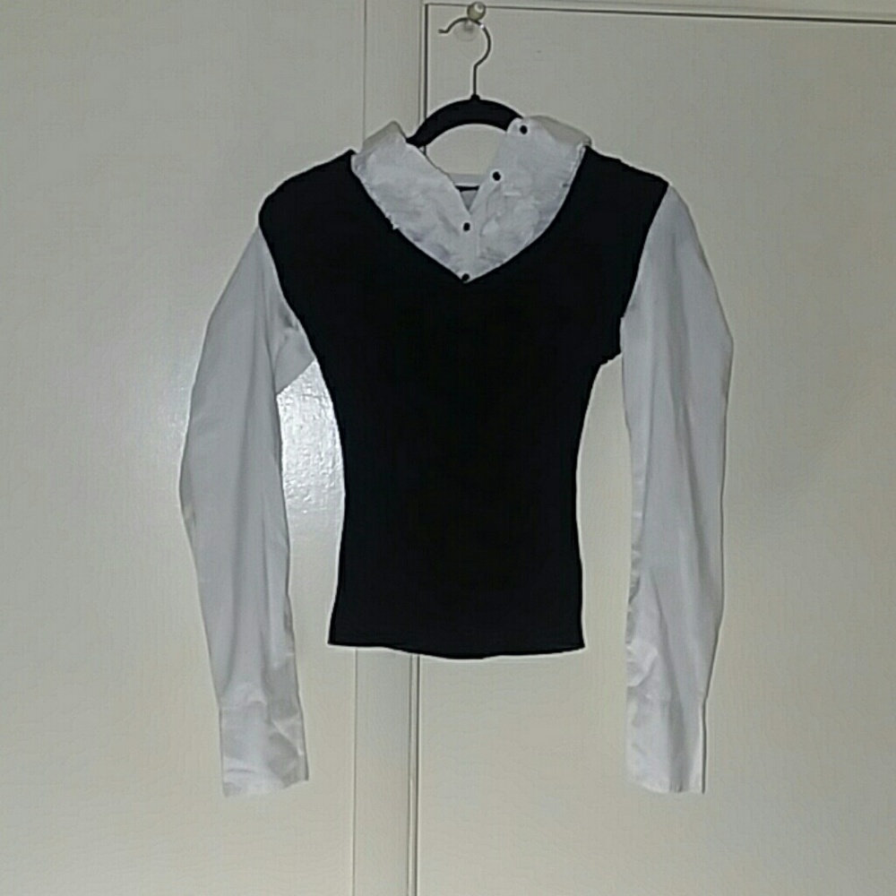 🎩👕Size Small; Black and White Blouse